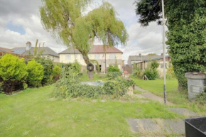 Spacious 3-Bed Home in Rainham